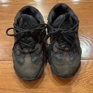 Yeezy 500 Black Size 4 Boys